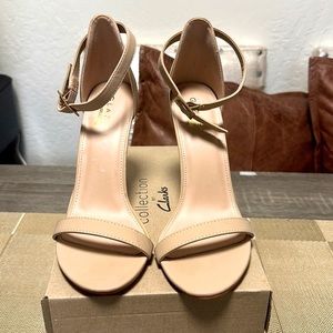 GLASE open toe ankle about a 3 inch heeled sandals